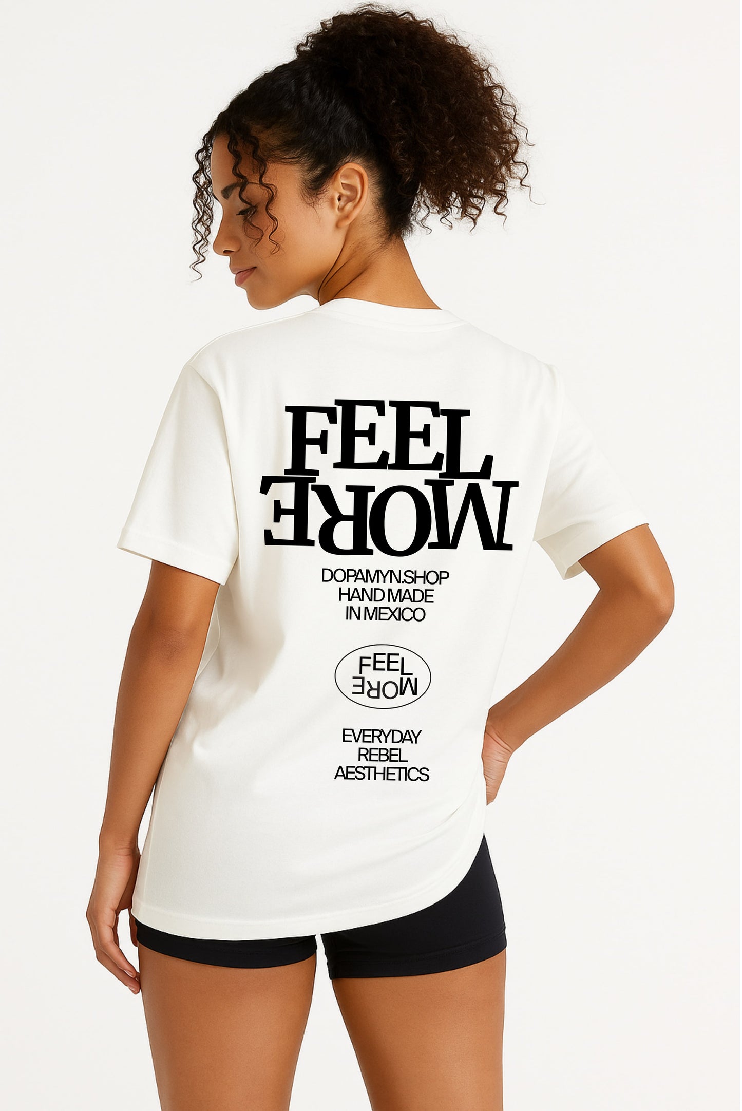 Playera blanca oversize unisex con estampado Feel More DOPAMYN handmade