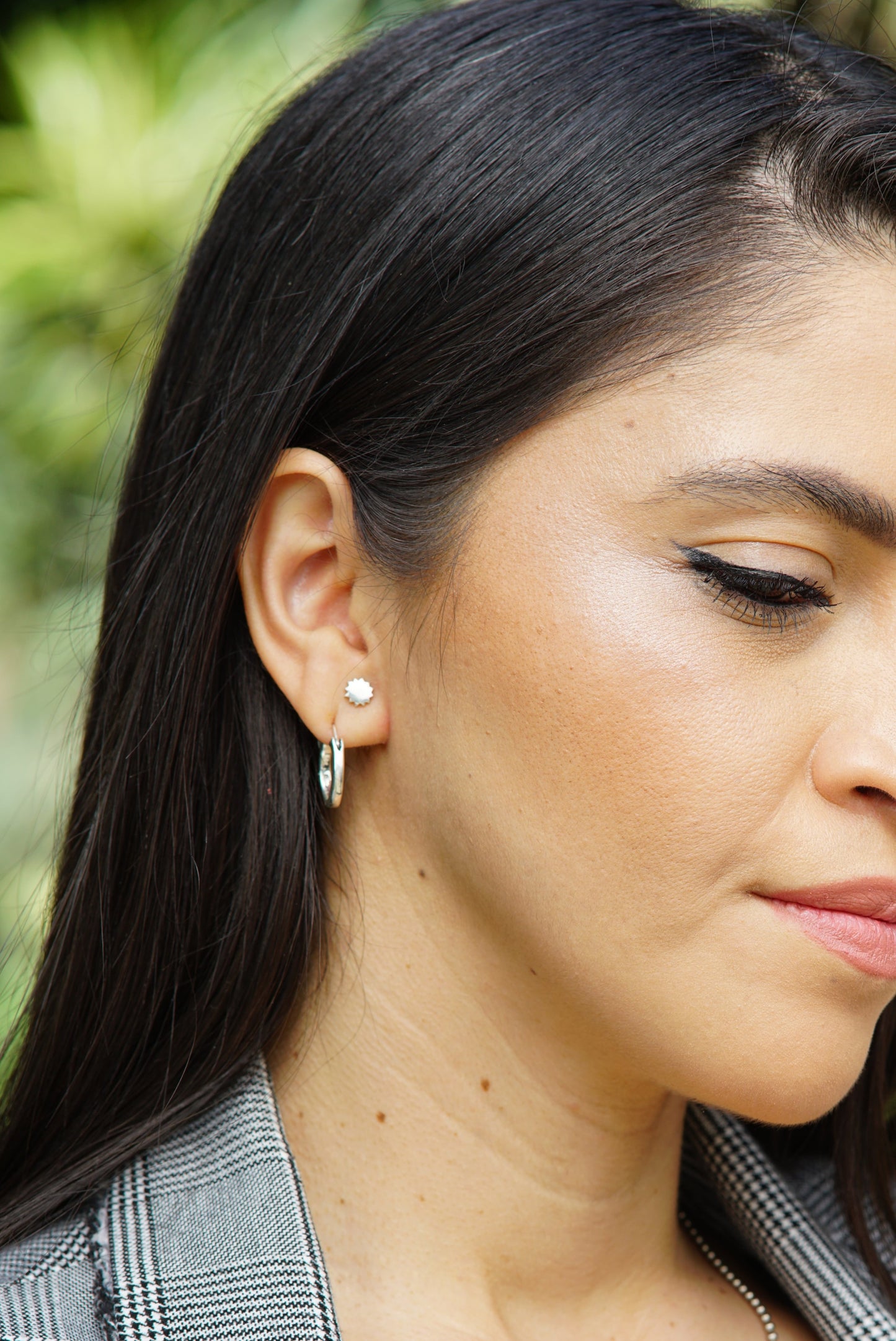 Aretes unisex Sun Sun en plata esterlina, diseño minimalista hecho a mano con empaque bordado artesanal – DOPAMYN