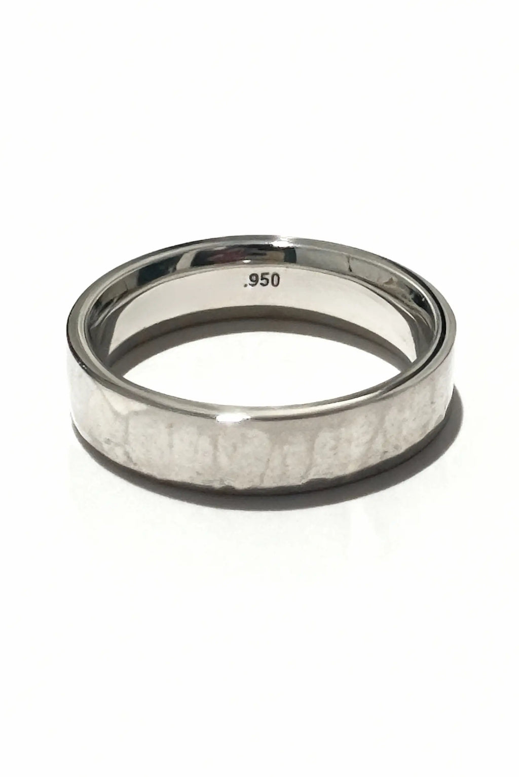 Anillo Magnum en plata esterlina con acabado artesanal. Joyería unisex de estilo minimalista DOPAMYN