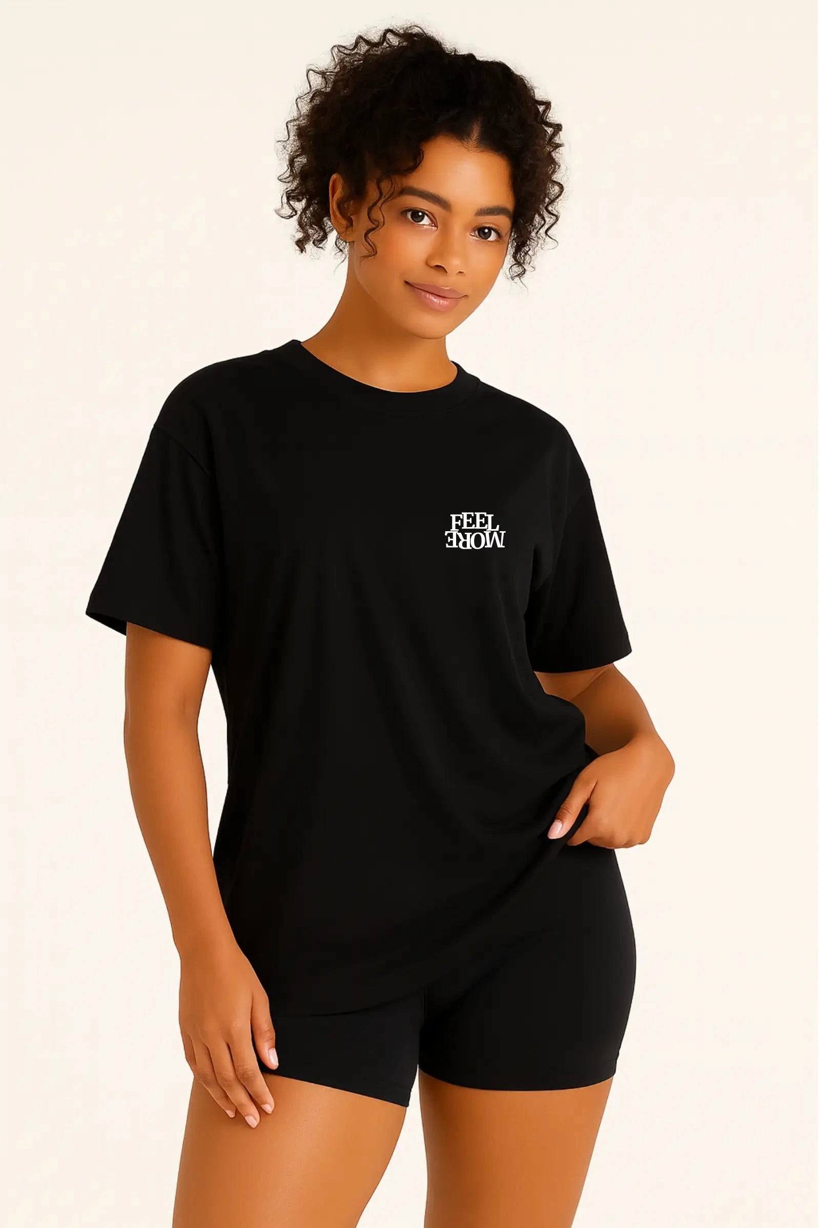 Playera negra unisex oversize con estampado Feel More de Dopamyn