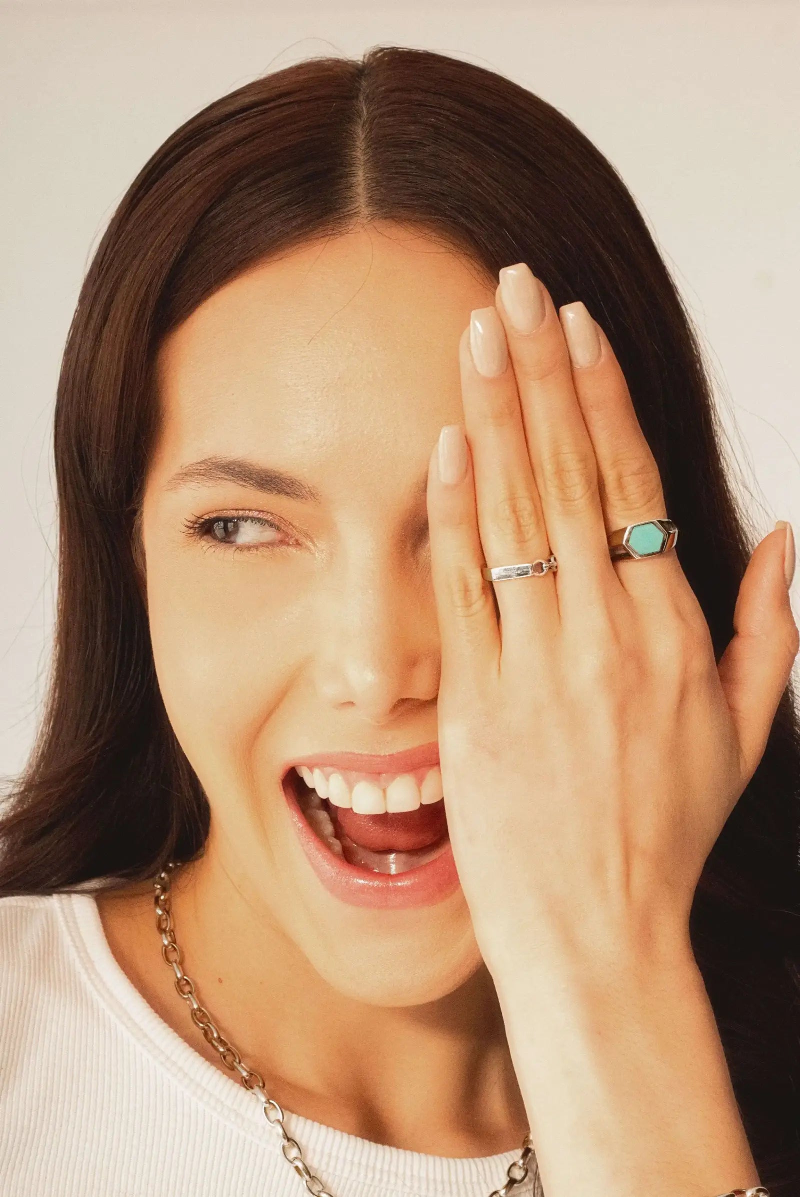 Anillo hexagonal de plata DOPAMYN. Diseño minimalista mexicano.