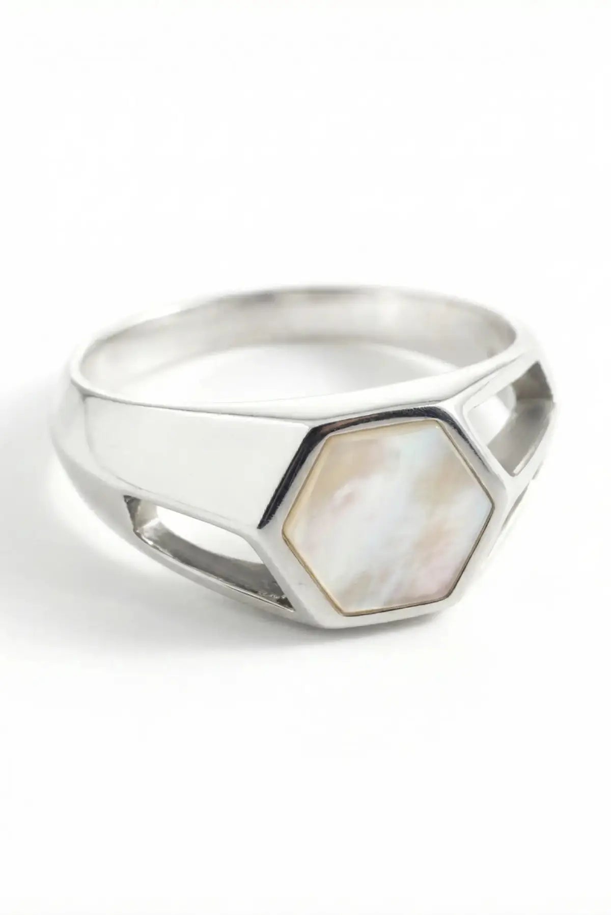 Anillo Nexus en plata .950 diseño hexagonal joya artesanal estilo moderno minimalista y unisex con piedra natural concha nácar DOPAMYN