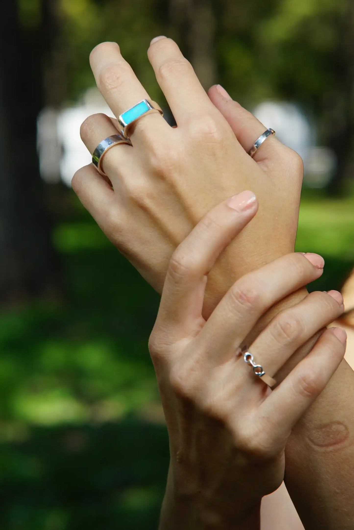 Anillo rectangular plata .950 con piedra natural, diseño minimalista Dopamyn
