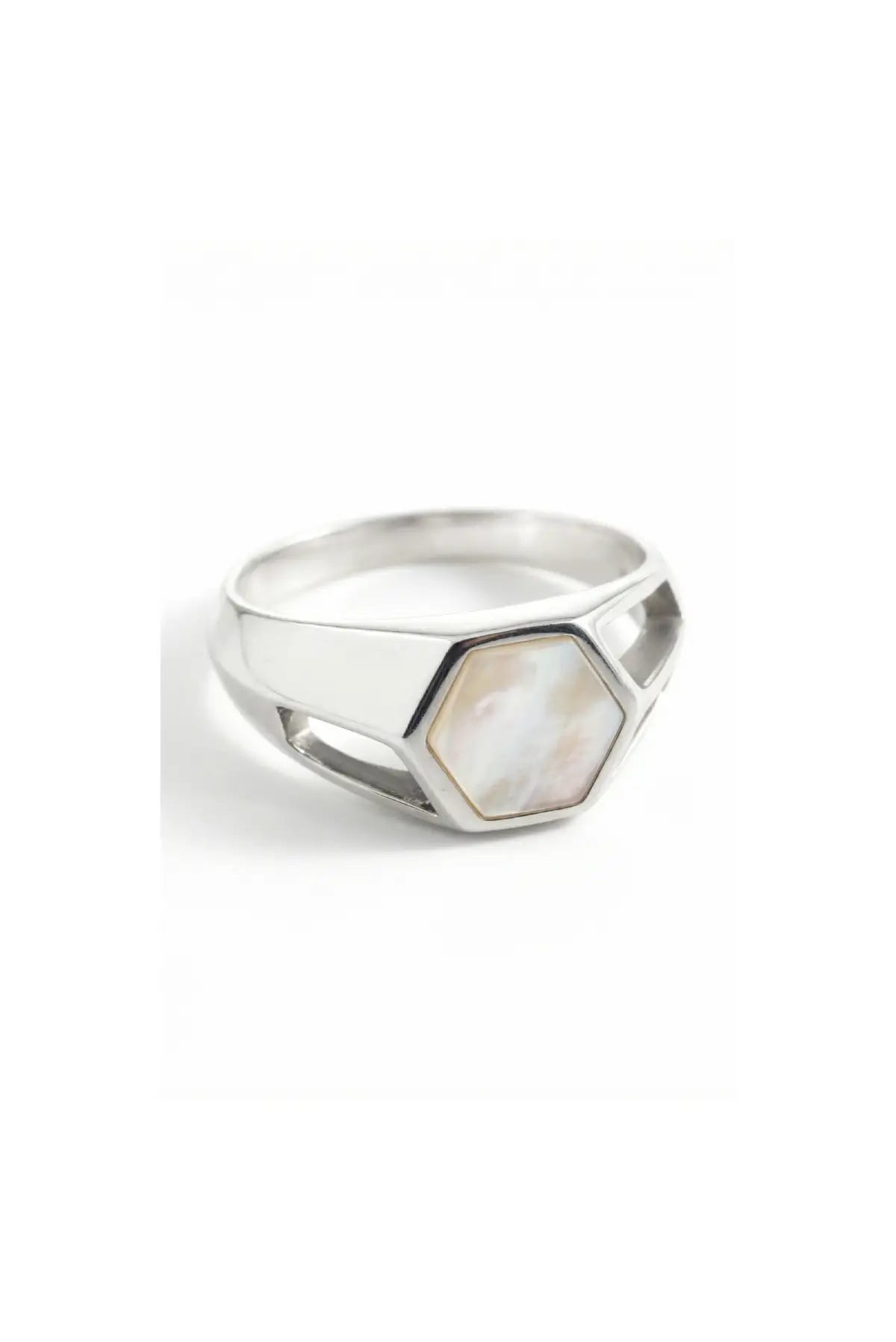 Anillo Nexus en plata .950 diseño hexagonal joya artesanal estilo moderno minimalista y unisex con piedra natural concha nácar DOPAMYN