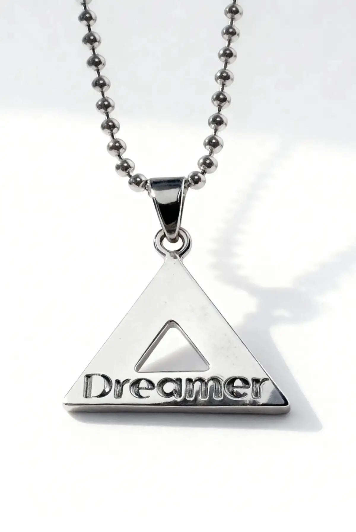Collar de triángulo Dreamer en plata .950 diseño geométrico minimalista, unisex y artesanal DOPAMYN