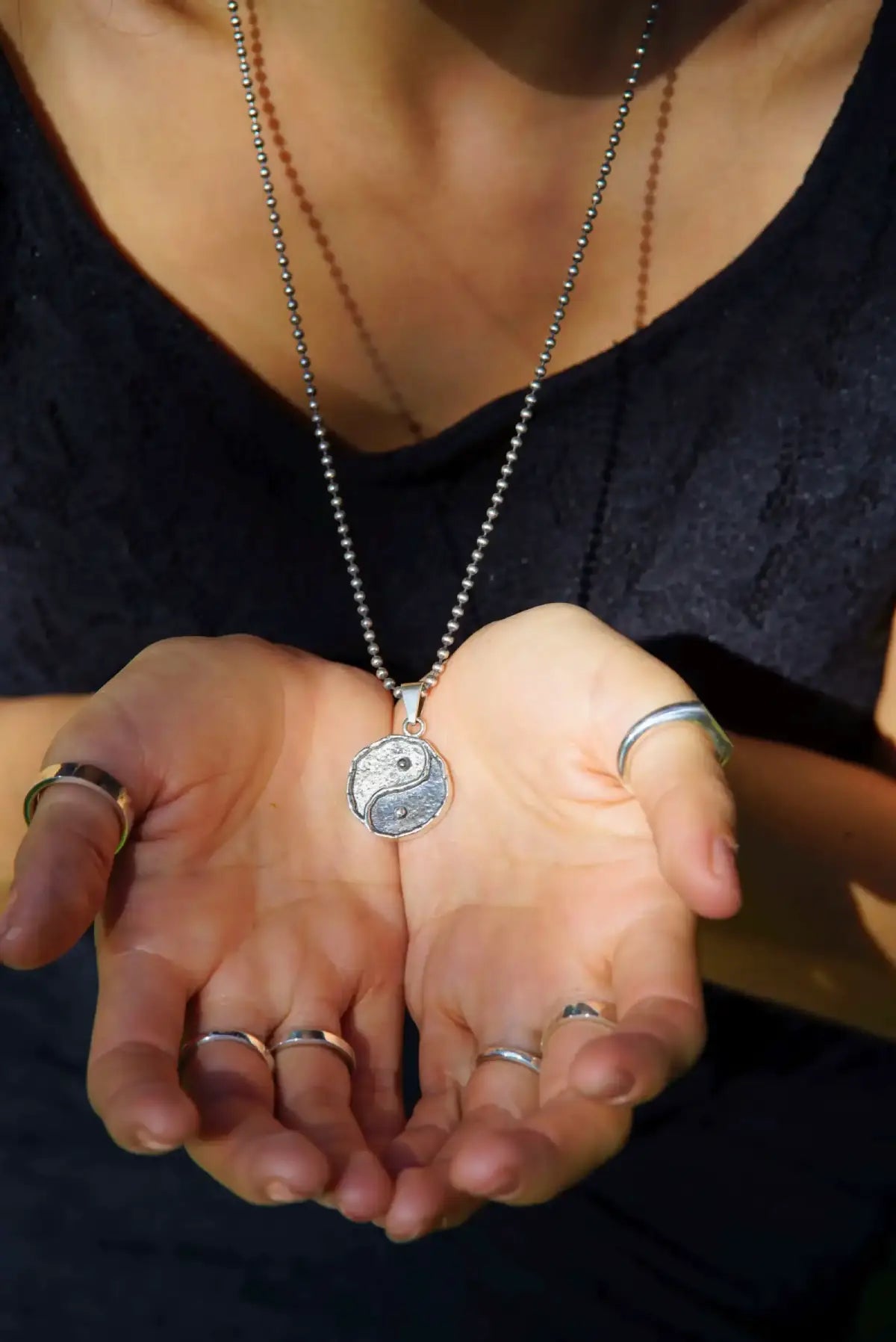 Collar Yin Yang en plata .950 estilo minimalista, artesanal y unisex DOPAMYN