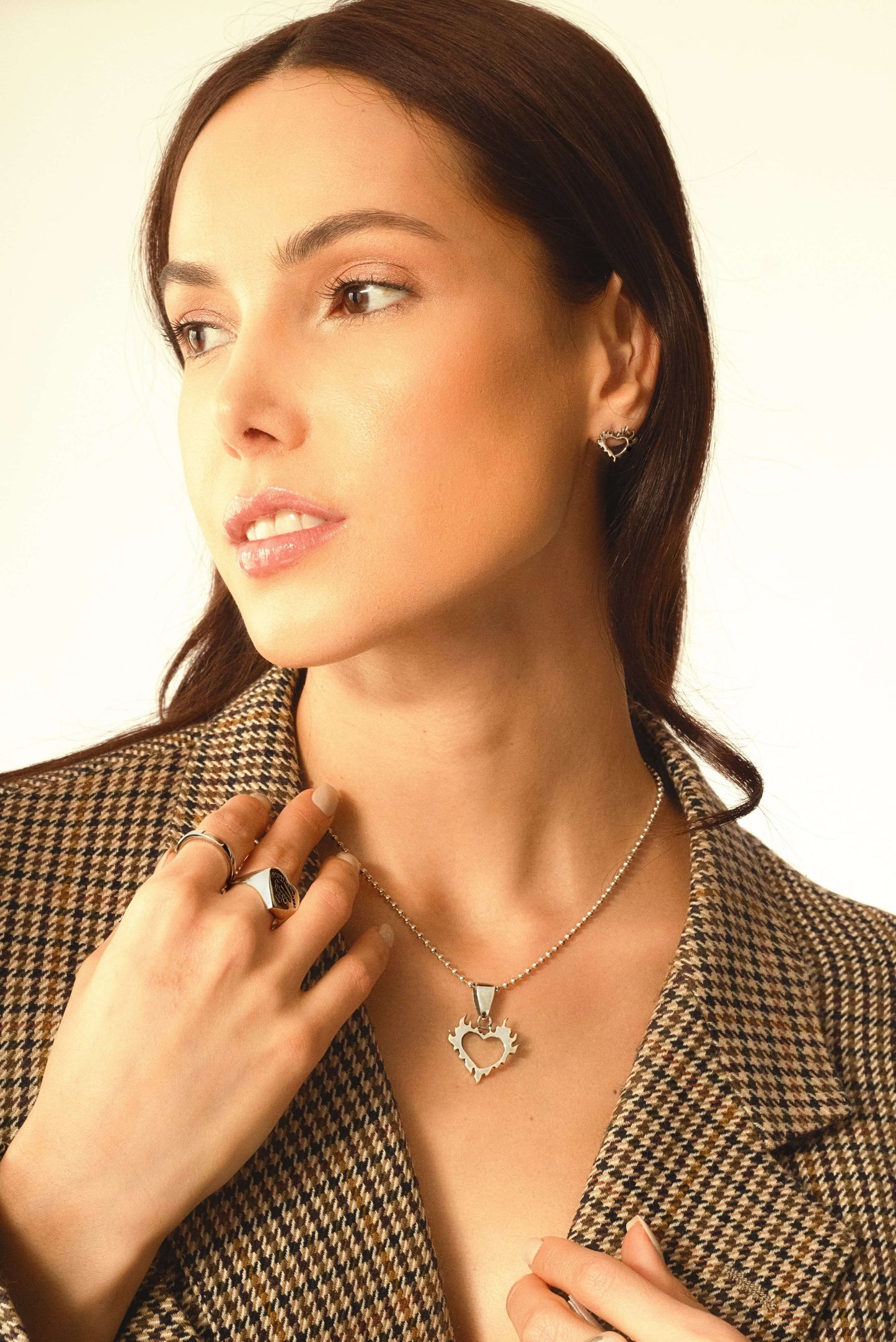 Collar unisex Heart on Fire con diseño de corazón en llamas en plata esterlina – DOPAMYN