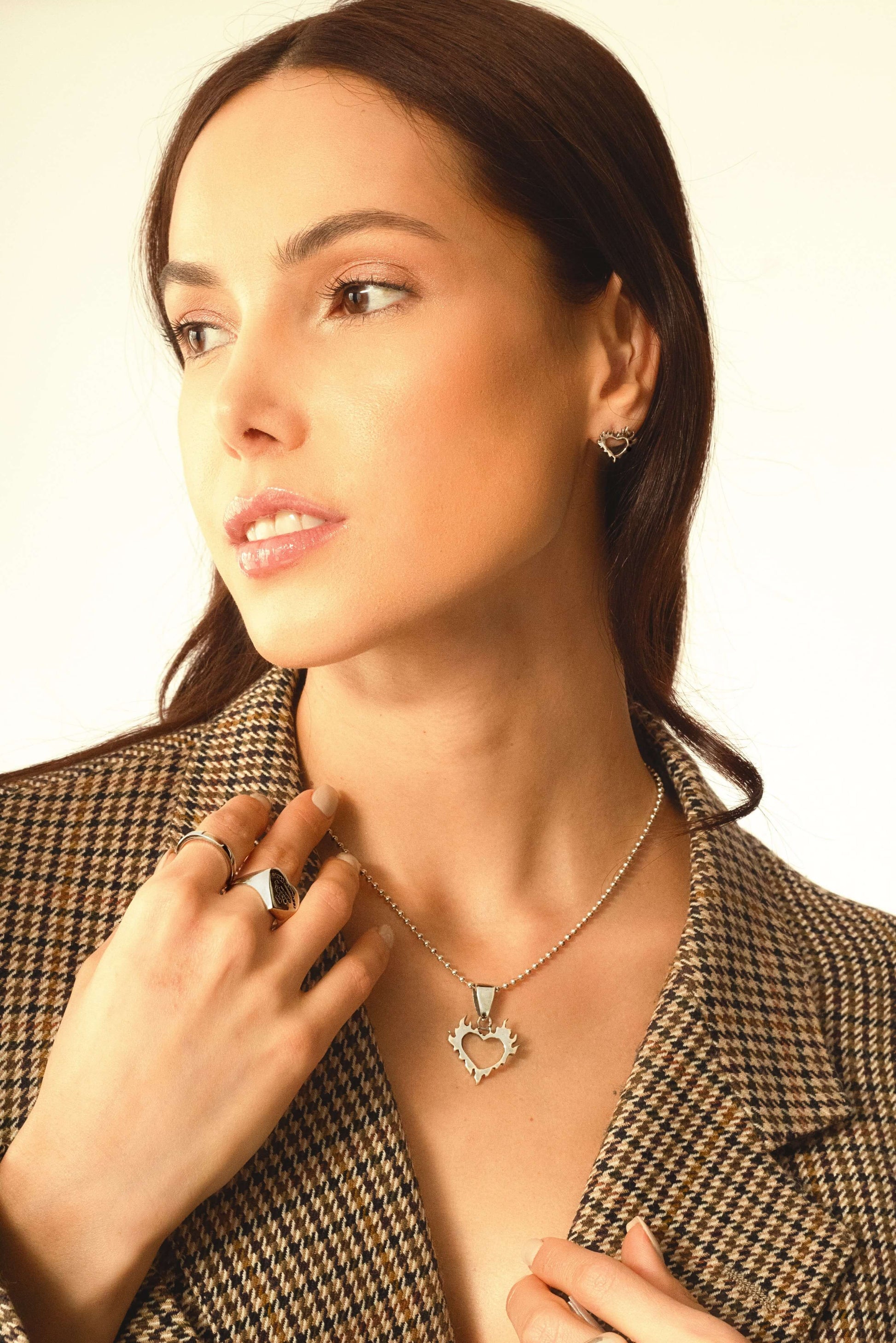Collar unisex Heart on Fire con diseño de corazón en llamas en plata esterlina – DOPAMYN