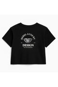 Crop top negro para mujer de algodón premium con diseño gráfico rebel atrás.