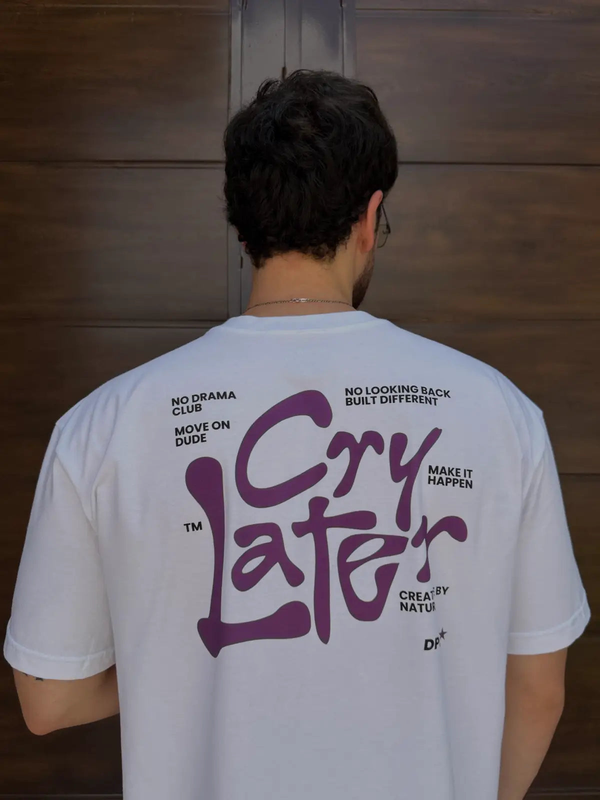 Cry Later Oversized Tee blanca con estampado Cry Later morado en la espalda DOPAMYN
