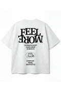 Playera blanca unisex oversize con estampado Feel More de Dopamyn