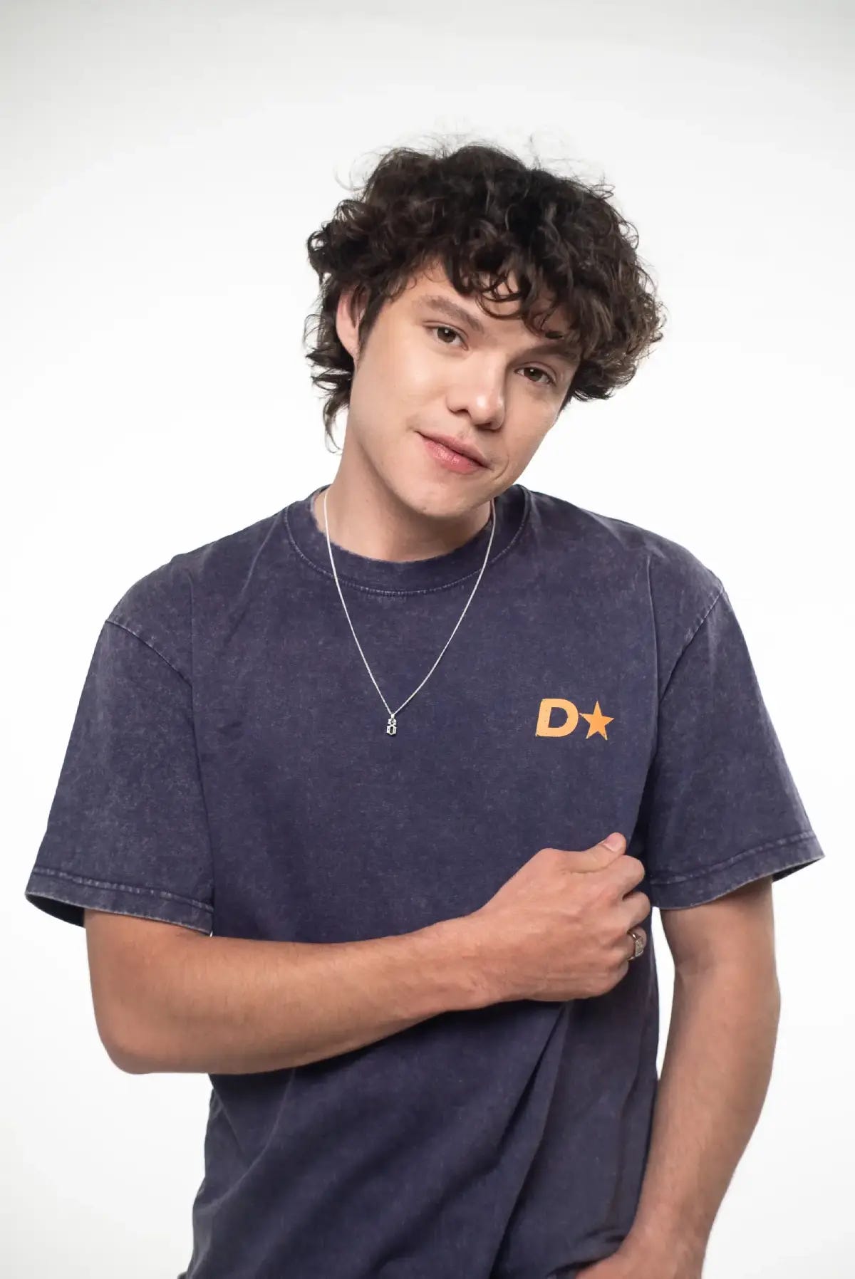 ICON DPMN Semi Oversized Tee Washed Purple, detalle del estampado