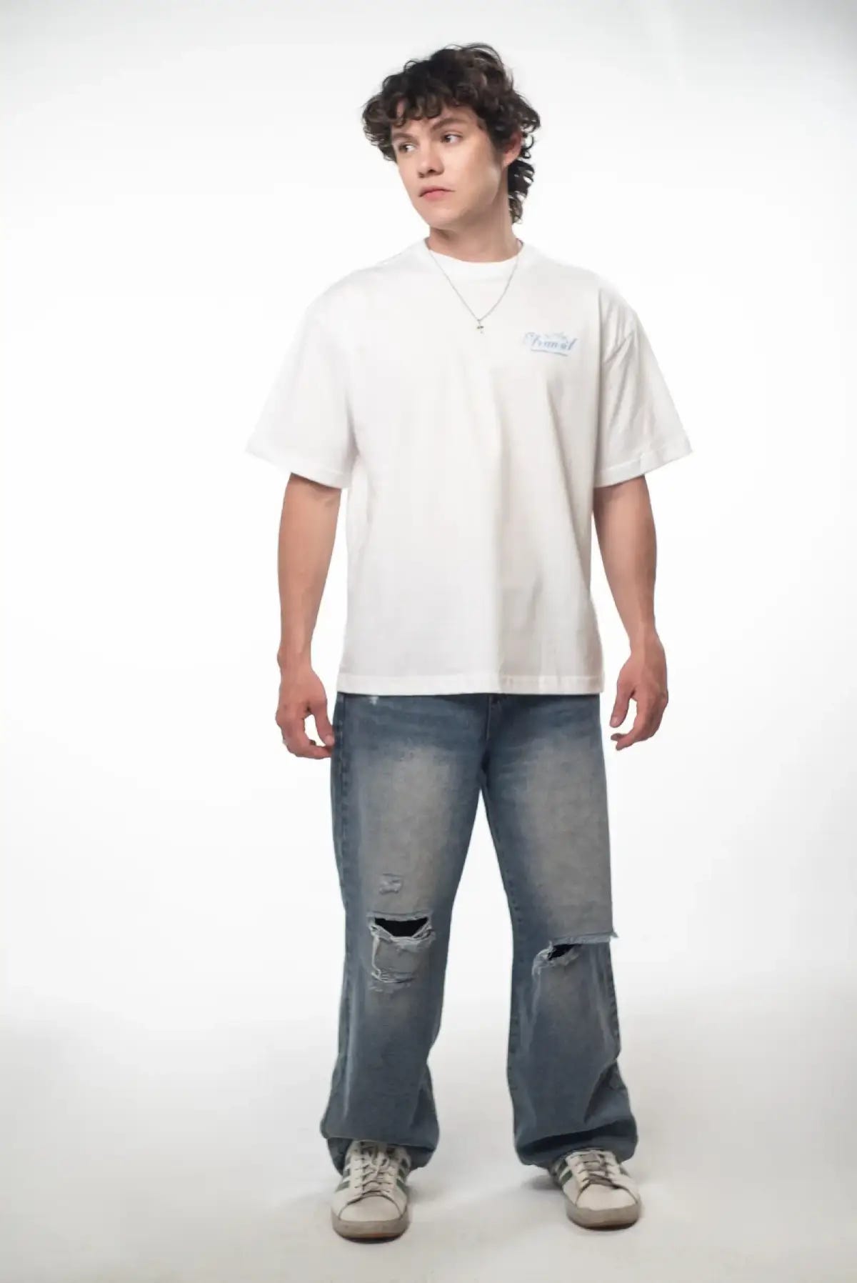 In Transit Oversized Tee Off White, detalle del estampado