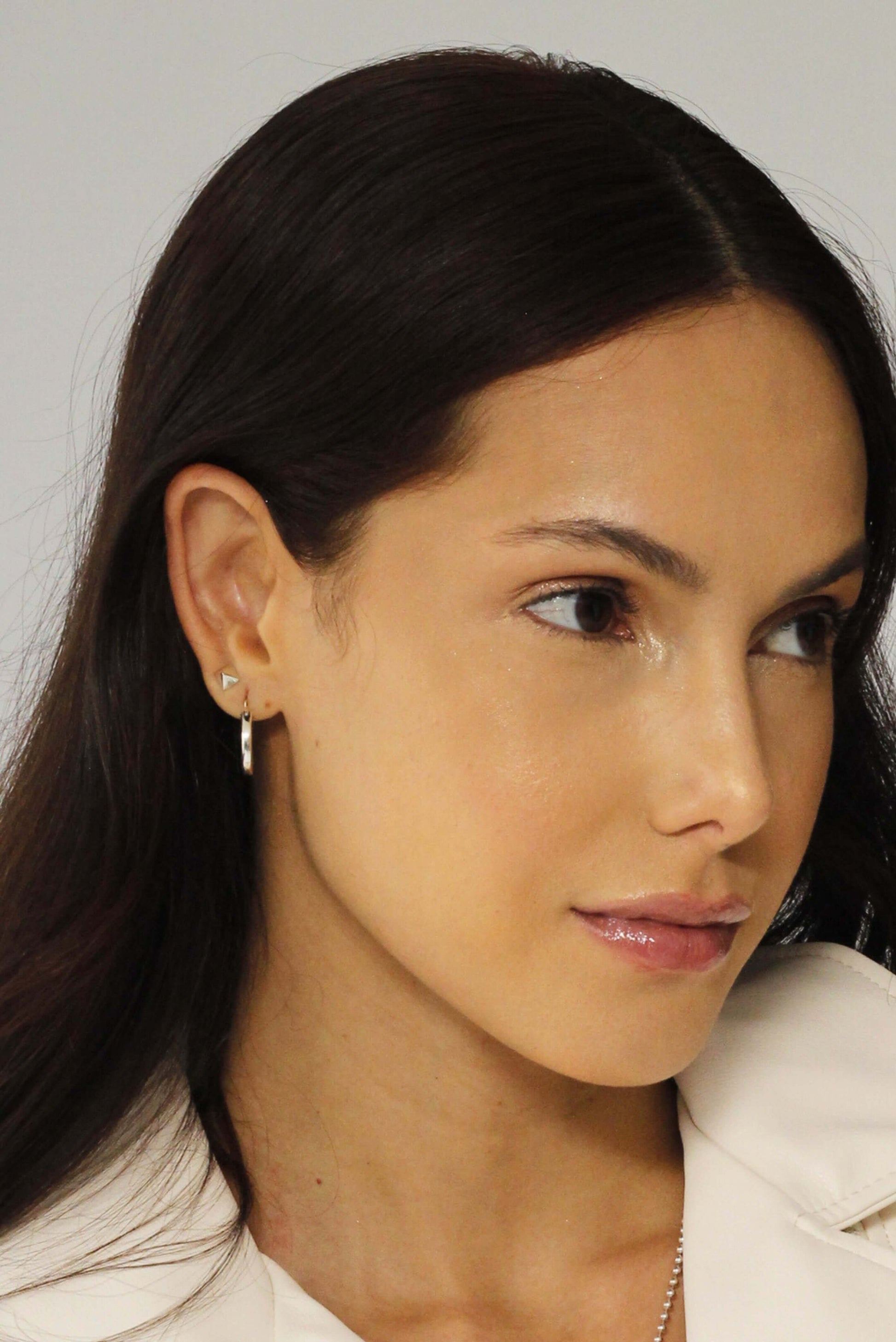 Aretes unisex Pyramid en plata esterlina, diseño geométrico hecho a mano con empaque bordado artesanal – DOPAMYN