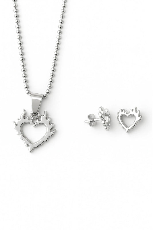 Set Heart on Fire con collar y aretes unisex de corazón en llamas, plata esterlina – DOPAMYN