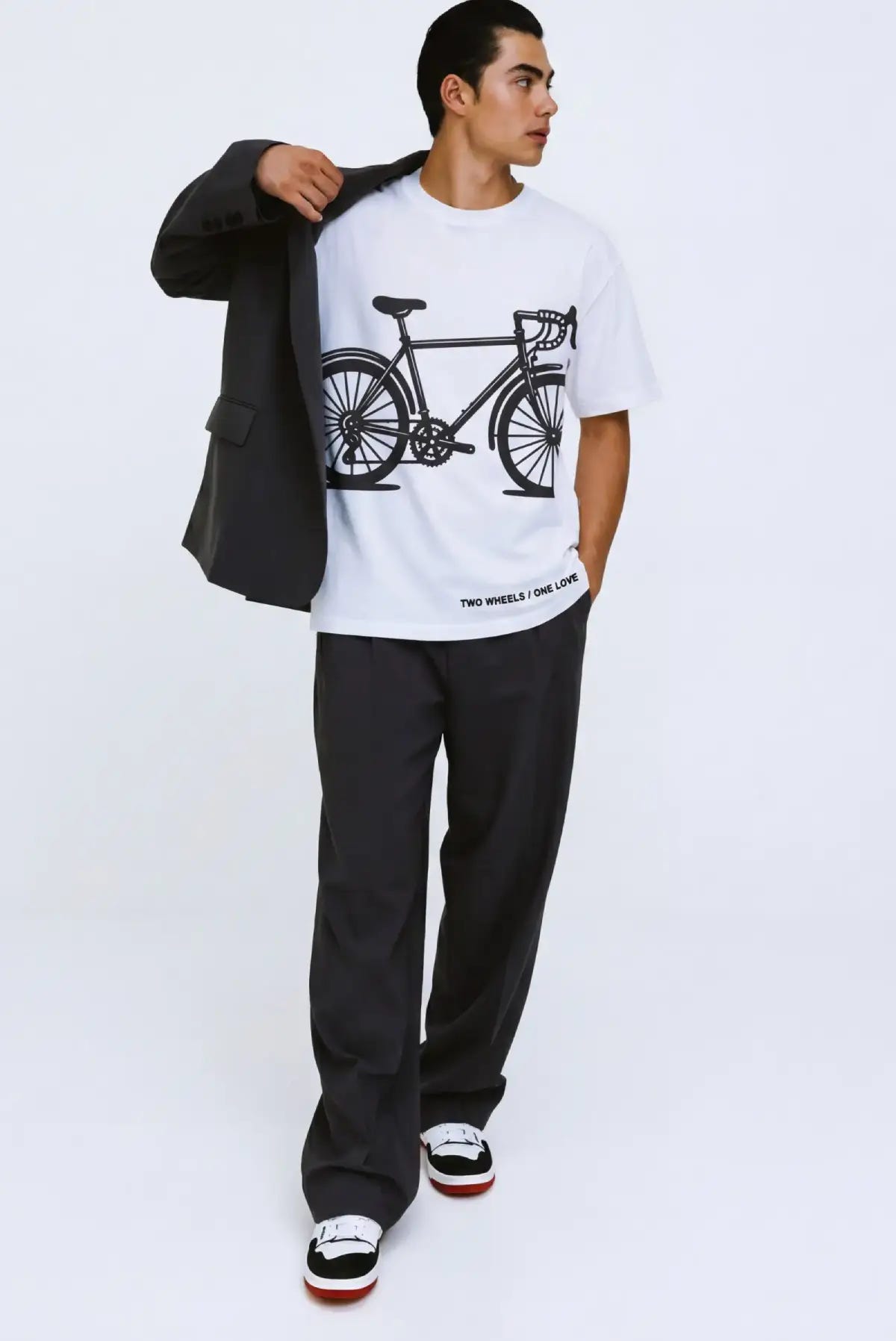Two Wheels regular tee unisex Dopamyn estampado bicicleta con vista frontal