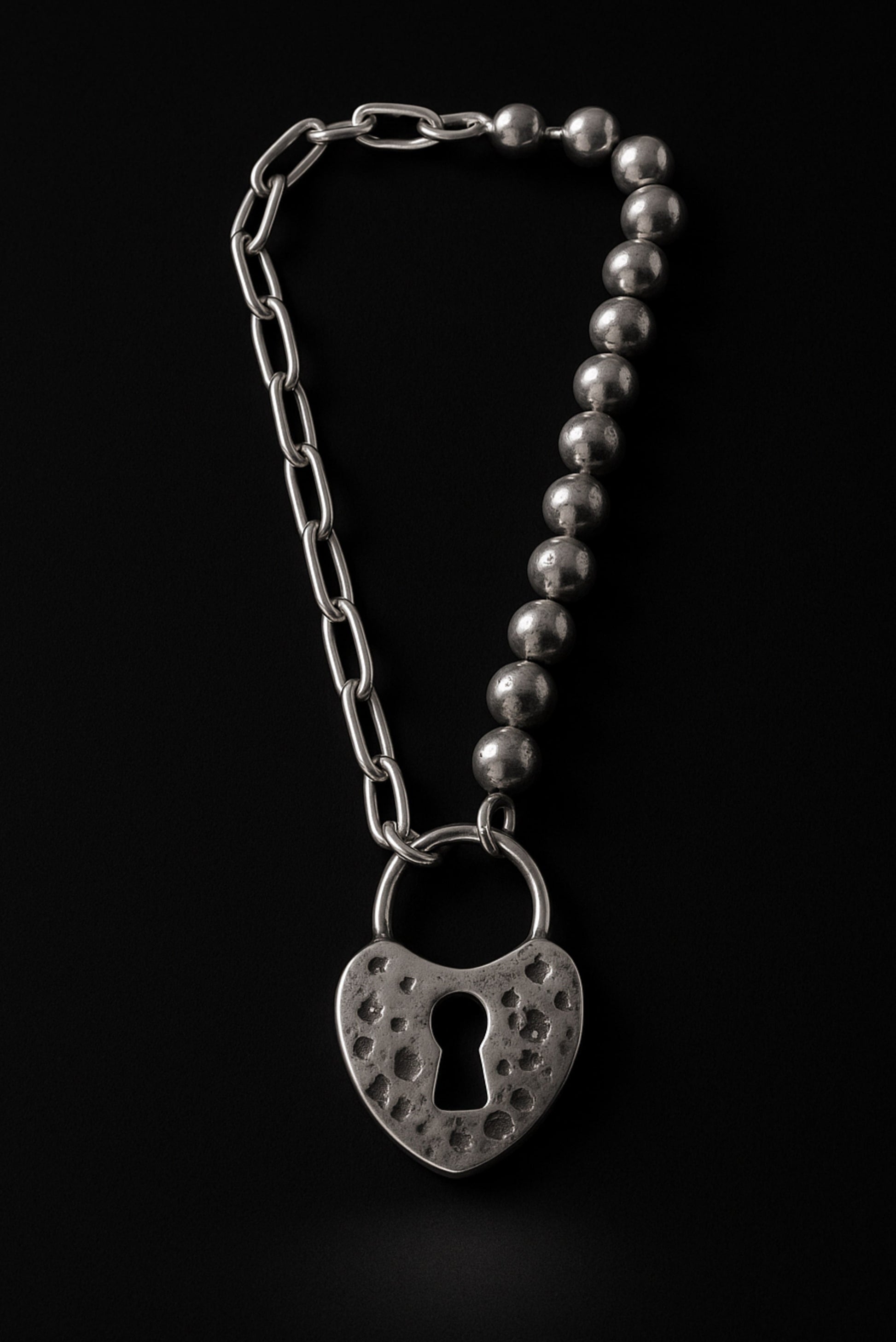 Pulsera LockHeart unisex con perlas, candado de corazón martillado en plata – Dopamyn