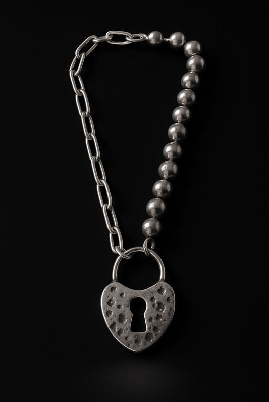 Pulsera LockHeart unisex con perlas, candado de corazón martillado en plata – Dopamyn