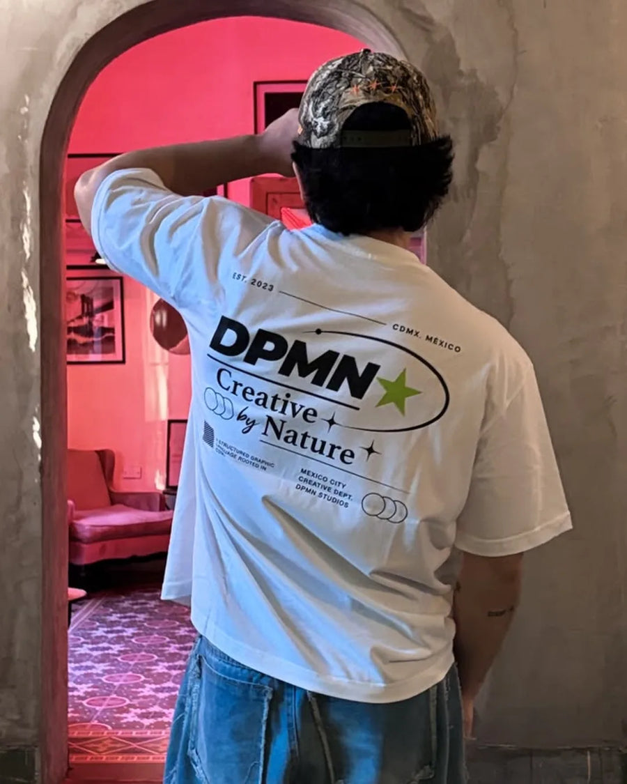 Signature DPMN Oversized Tee Off White en la calle, estilo DPMN★